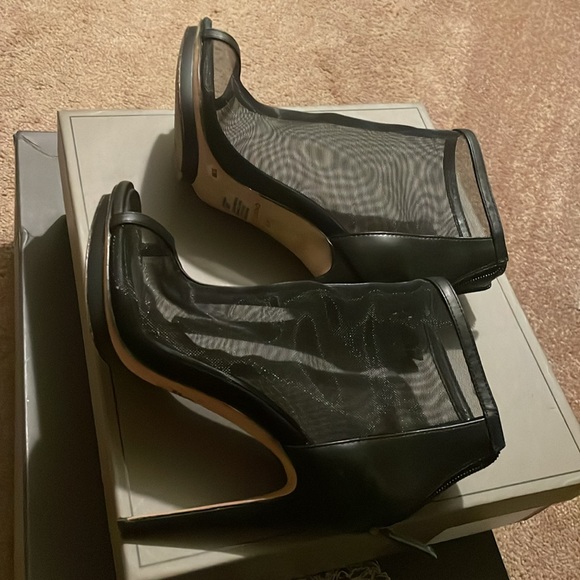 Black mesh BCBG booties - Picture 4 of 4